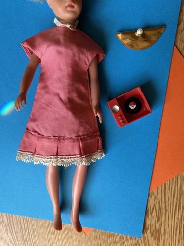 Vintage 1960s sindy doll - 💚,